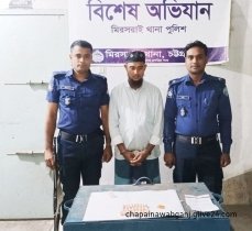 চাঁপাইনবাবগঞ্জে পুলিশ কর্মকর্তার বিরুদ্ধে বিয়ের কথা বলে নারীকে ধর্ষণের অভিযোগ | সারা সপ্তাহের খবর